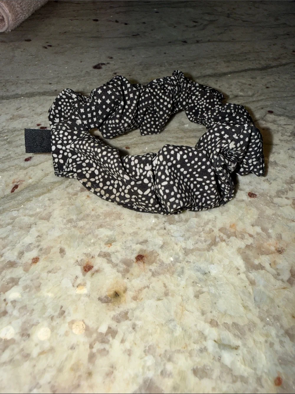 lululemon athletica Black and Cream Dot Scrunchie - NEVER WORN